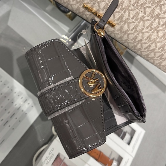 MICHAEL KORS CARMEN MEDIUM FLAP LOGO AND FAUX LEATHER WALLET 
HEATHER GREY MULTI - Picture 7 of 16